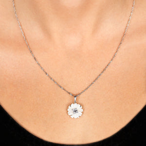Pingente em Ouro Branco 18k com Madrepérola e Diamantes