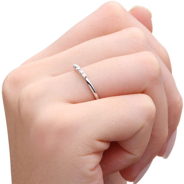 Meia Aliança  em Ouro Branco 18k com Diamantes