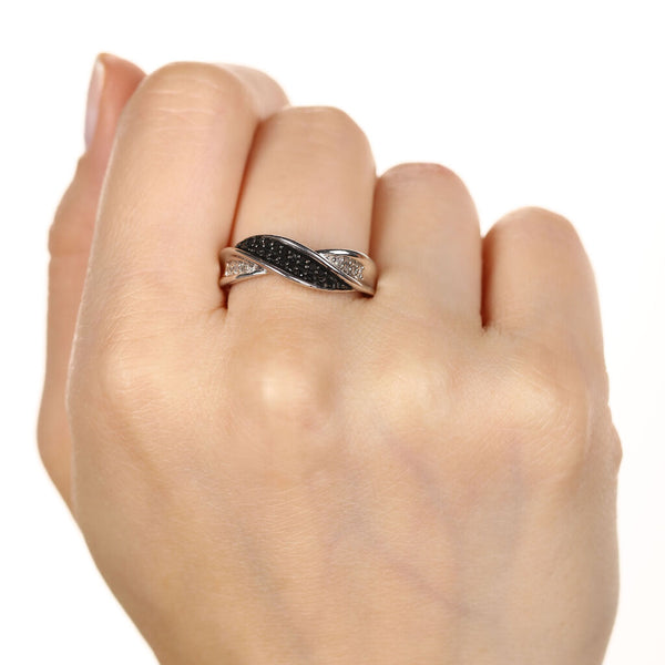 Conjunto de Prata Torcido com Diamantes Negros e Brancos