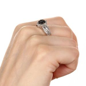 Anel em Prata 925 com Diamantes Brancos e Negros