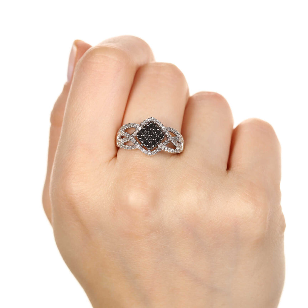 Anel em Prata 925 Flor com Diamantes Negros e Brancos
