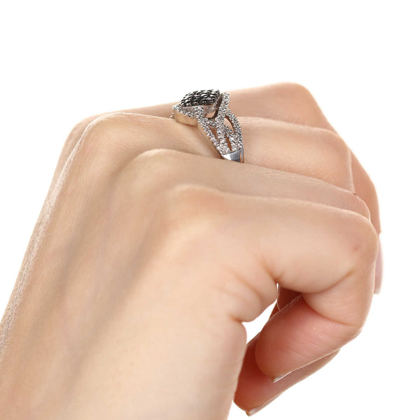 Anel em Prata 925 Flor com Diamantes Negros e Brancos