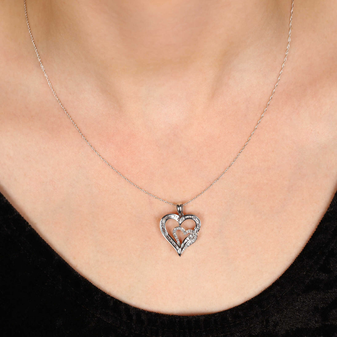Pingente em Ouro Branco 10 k Corações com Diamantes