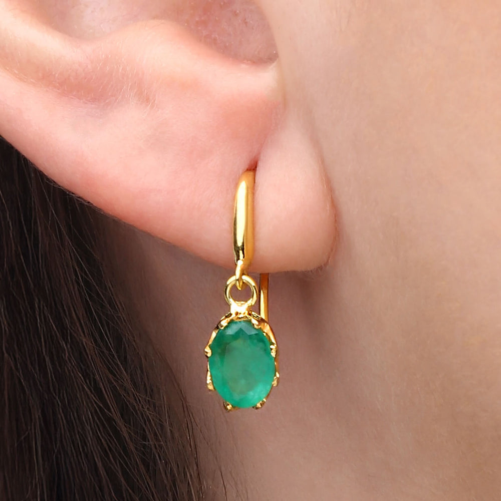 Par de Brinco em Ouro Amarelo 18k Cestinha com Esmeralda
