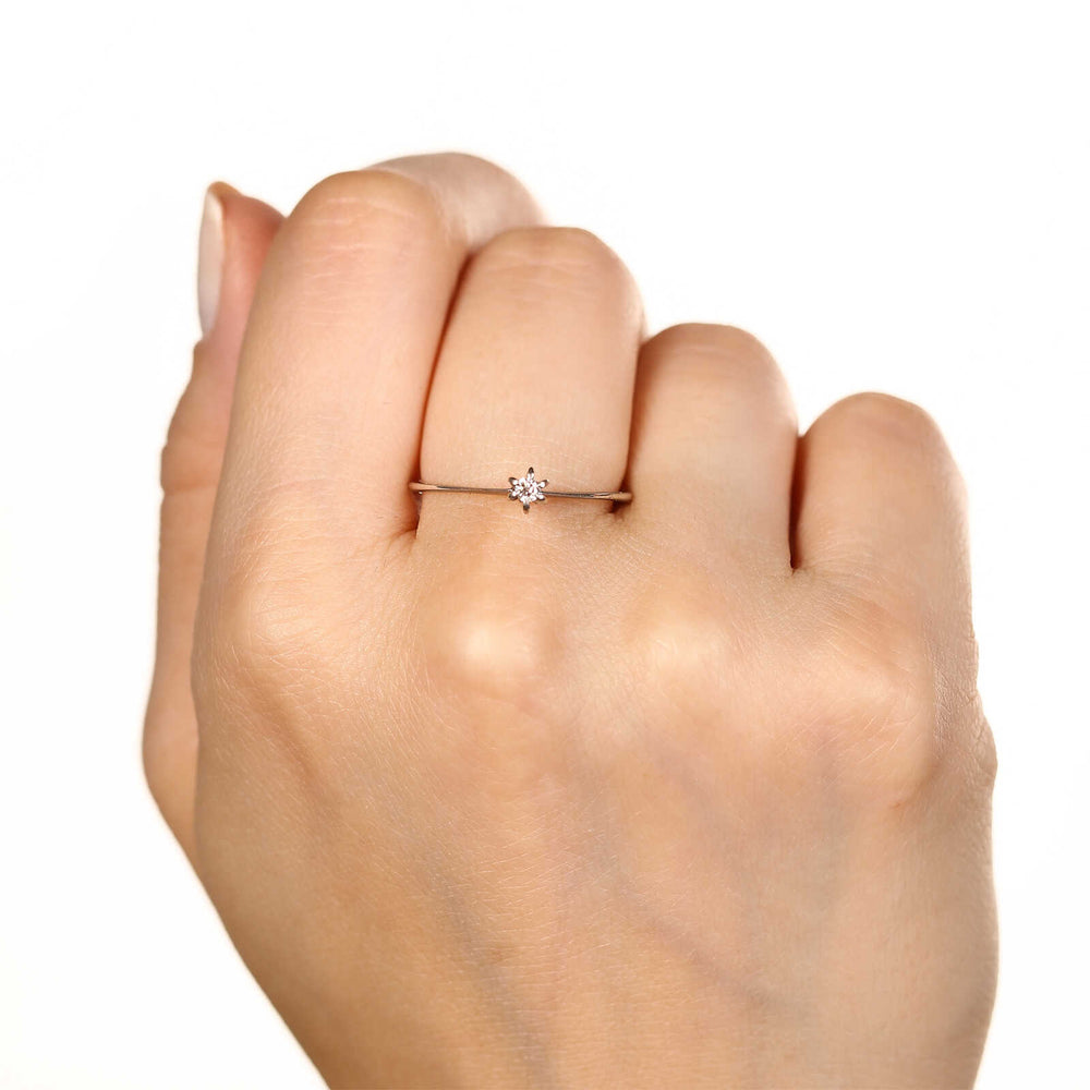 Anel Solitário com Diamante em Ouro Branco 18k