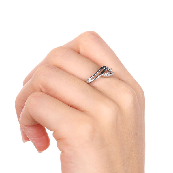 Anel em Ouro Branco 18k com Diamantes