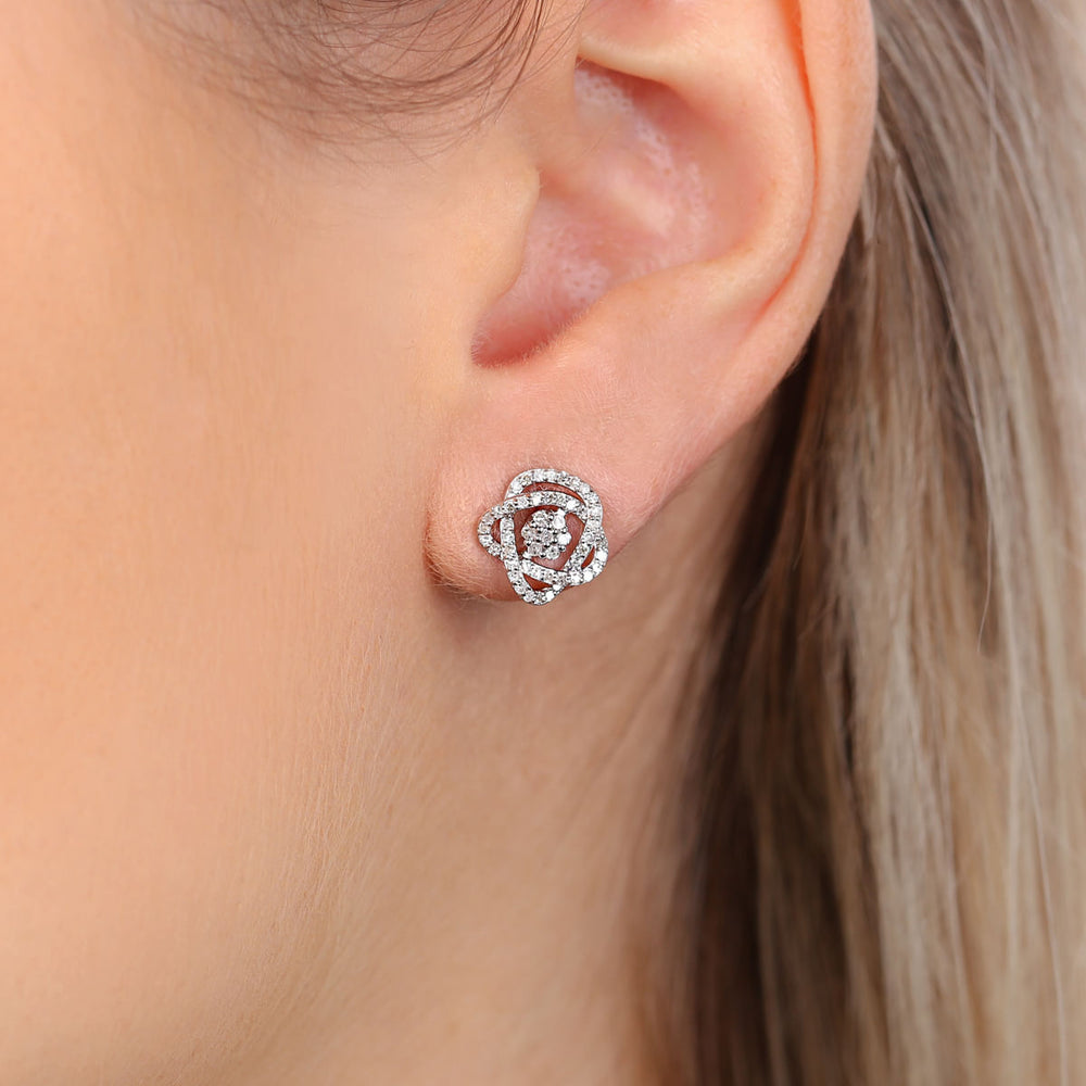 Par de Brinco em Ouro Branco 18k Flor com Diamantes