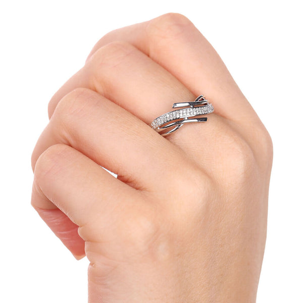 Anel em Ouro Branco 18k com Diamantes