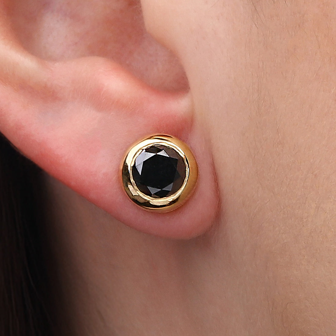 Par de Brincos Solitário com Diamante Negro em Ouro 18K