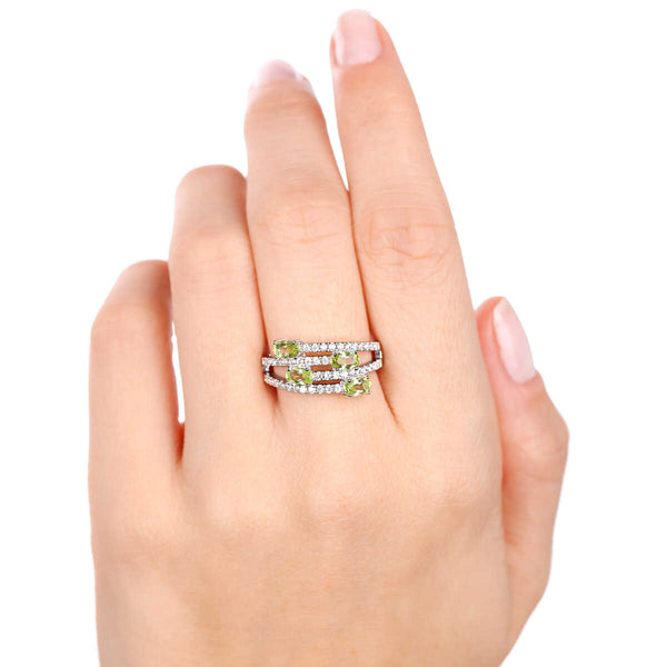 Anel em Prata 925 com Peridotos e Zircônias