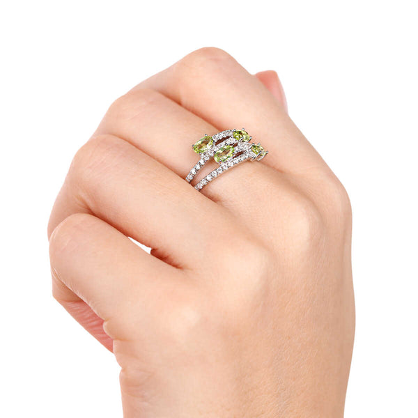Anel em Prata 925 com Peridotos e Zircônias