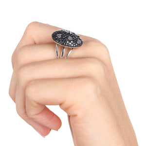 Anel em Prata 925 Oval de Corações com Diamantes Negros e Brancos