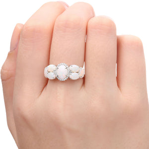 Anel em Ouro Branco 18k com Opalas e Diamantes Aprox. 2,59 cts