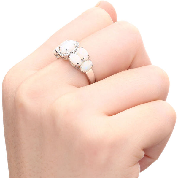 Anel em Ouro Branco 18k com Opalas e Diamantes Aprox. 2,59 cts