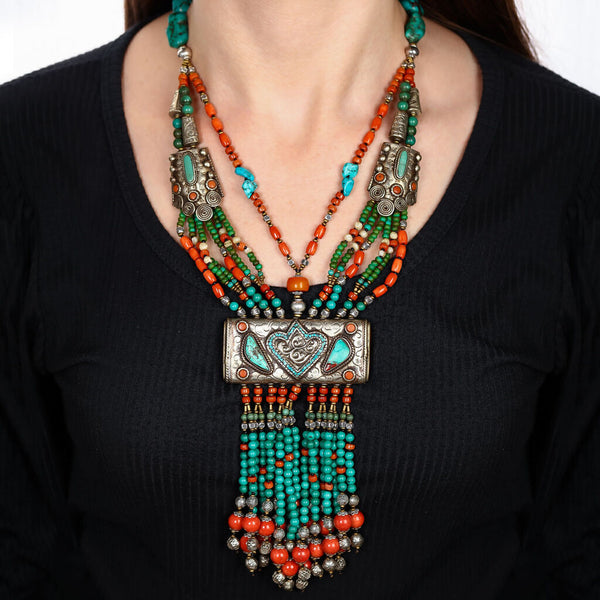 Colar Linha Nepal  com Turquesas e Coral