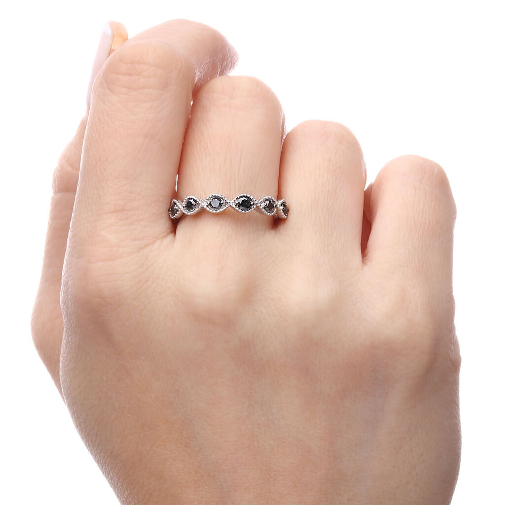 Meia Aliança de Prata com Diamantes Negros