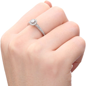 154641-Anel em Ouro Branco Solitário com Diamantes