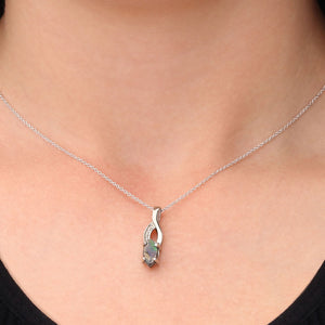Pingente em Prata 925 com Amolite Navete e Diamantes