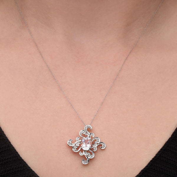 Pingente em Prata 925 com Petalite e Diamantes Aprox. 1,5 cts
