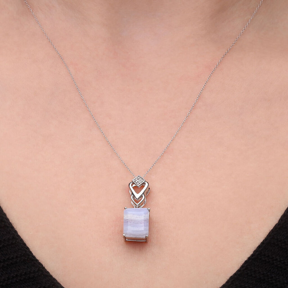 Pingente em Prata 925 com Agata Azul Aprox. 3,26 cts e Topazios Brancos