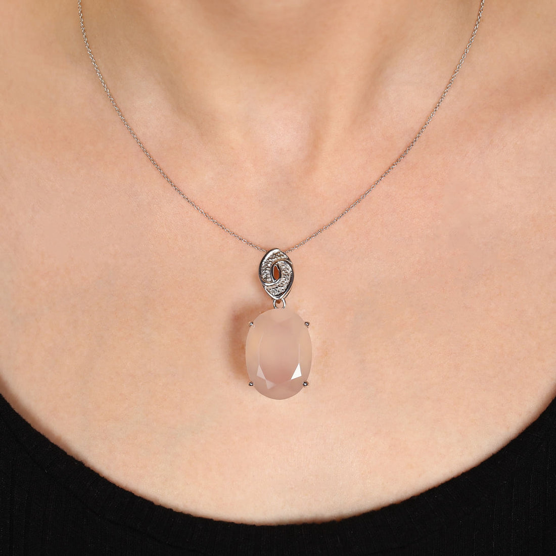 Pingente em Prata 925 com Calcedônia Rosa Oval  e Diamante