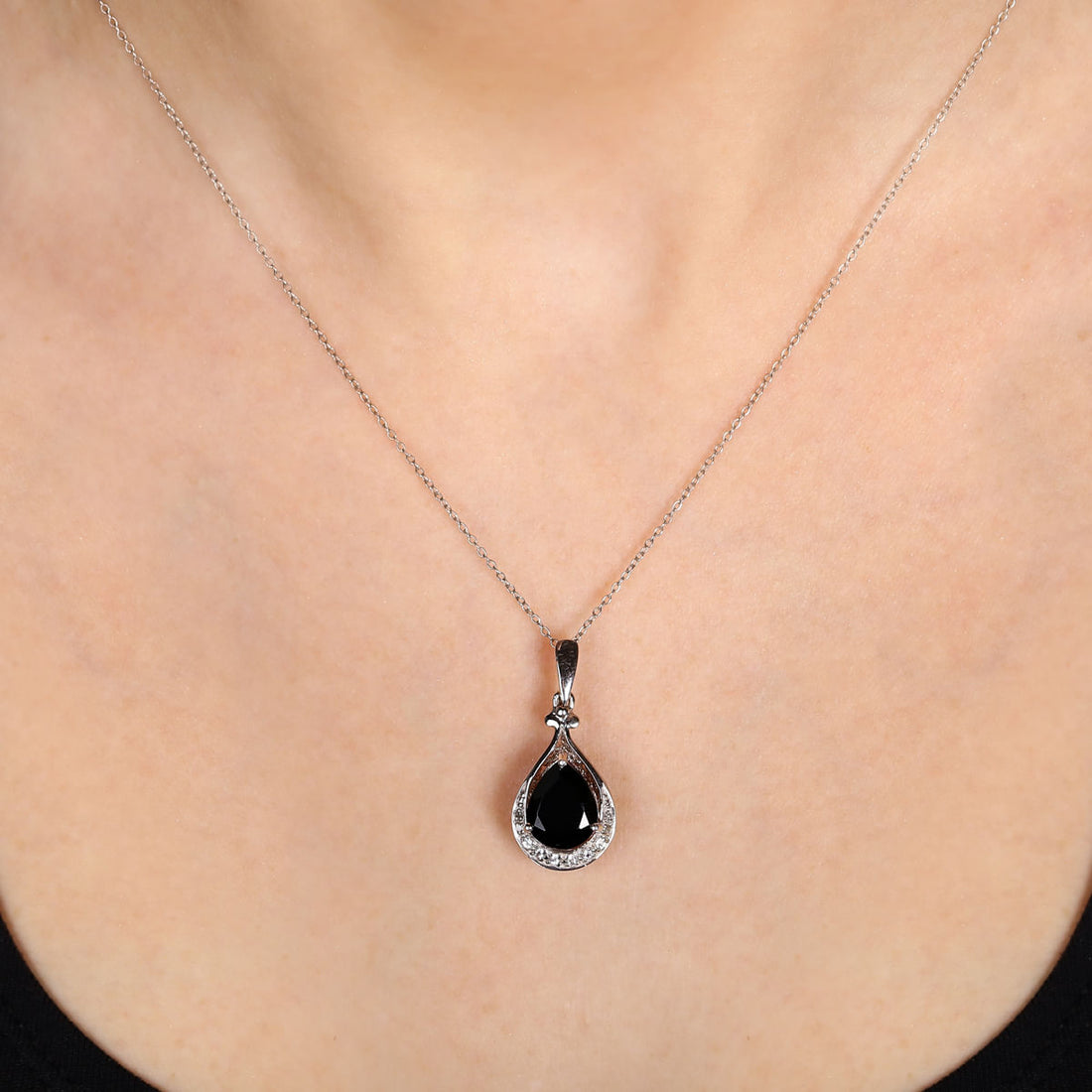 Pingente Gota com Black Spinel e Topázio Branco ,Diamantes  Prata