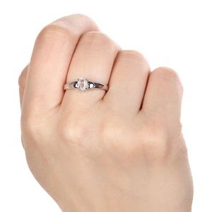Anel em Prata 925 com Zirconia Oval