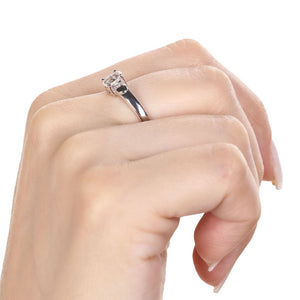 Anel em Prata 925 com Zirconia Oval
