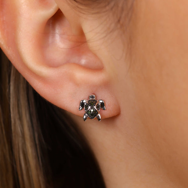 Par de Brinco em Prata 925 Tartaruga com Diamantes Verdes