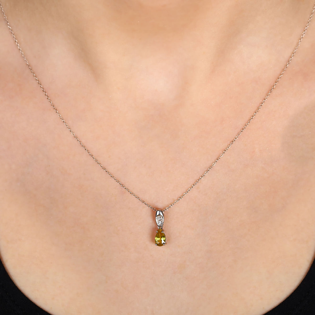 Pingente em Prata 925 com Sfene Gota e Topázio Branco