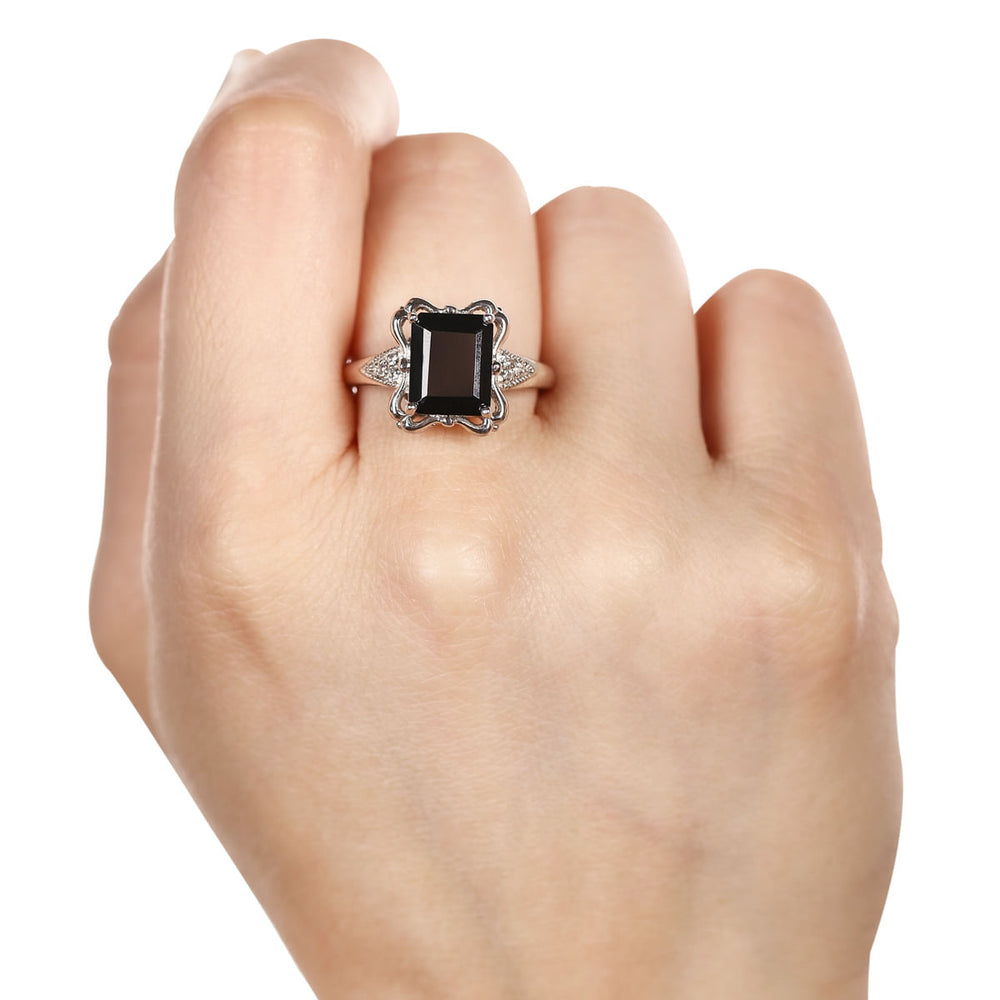 Anel em Prata 925Com Black Spinel Retangular e Topázios Brancos