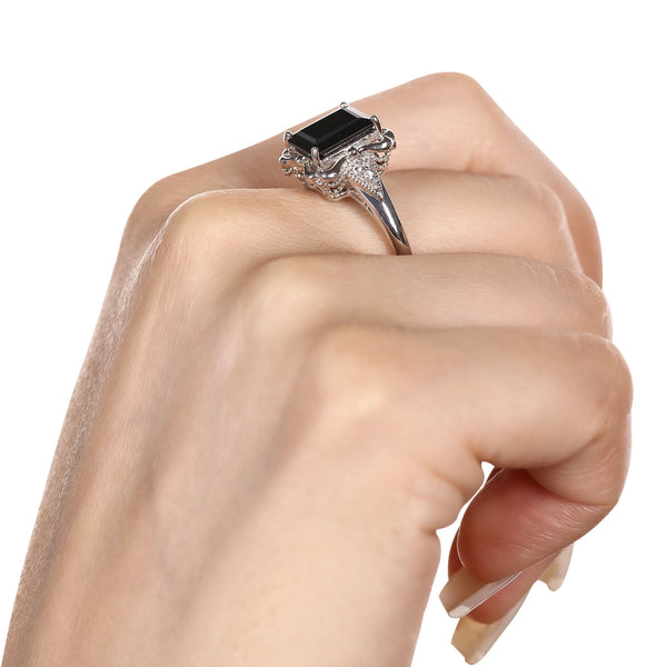 Anel em Prata 925Com Black Spinel Retangular e Topázios Brancos