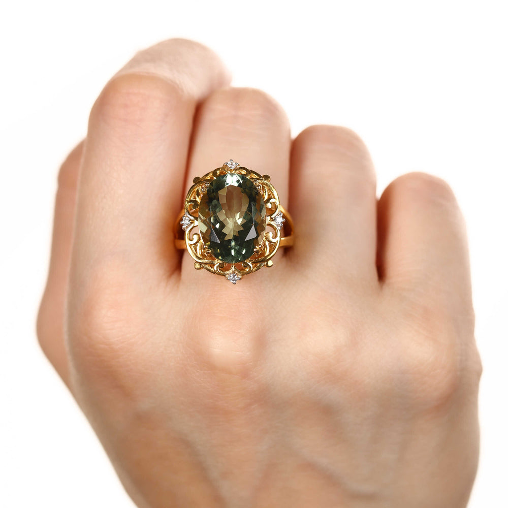 Anel em Prata 925 com Ametista Verde Oval e Zirconias