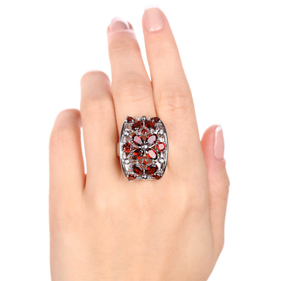 Anel em Prata 925 Floral com Granadas e Diamantes