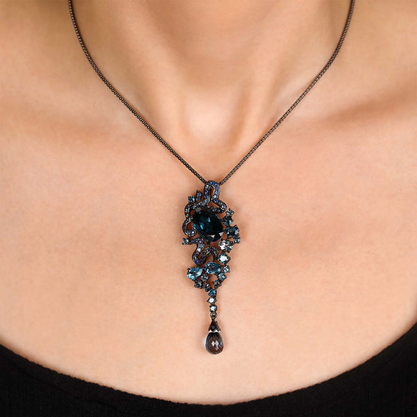 Pingente Linha Premium em Prata 925 Safiras Azuis e 19 Topazios London Blue Aprox. 19,65 cts