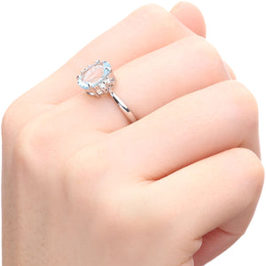 176096 - Anel em Ouro Branco 18k com Agua Marinha Oval e Diamantes Aprox. 2,74 cts