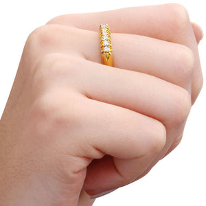 Meia Aliança em Ouro Amarelo 18 k com 9 Diamantes