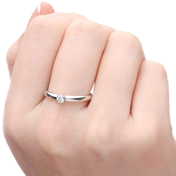 Anel em Ouro Branco 18k com Diamante
