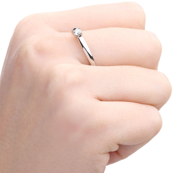 Anel em Ouro Branco 18k com Diamante