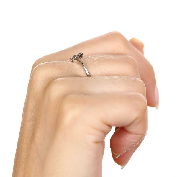 Anel Aro Desencontrado com 2 Diamantes em Ouro Branco 18k
