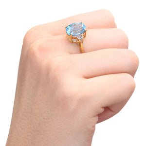 179603-Anel em Ouro Amarelo de Topázio Azul Oval e Diamantes