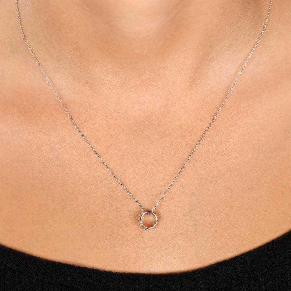 Pingente Em Ouro Branco 18k Circulo com Cruz e Diamantes