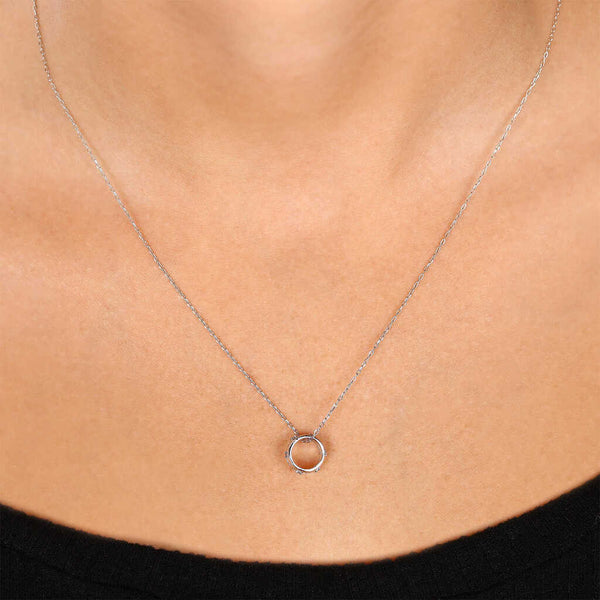 Pingente Em Ouro Branco 18k Circulo com Cruz e Diamantes