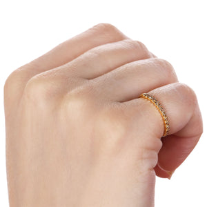 Meia Aliança de Ouro com 12 Diamantes aprox. 6 pts 18k
