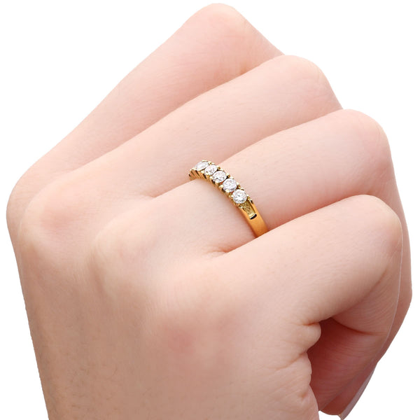 Meia Aliança com Diamantes em Ouro Amarelo 18k