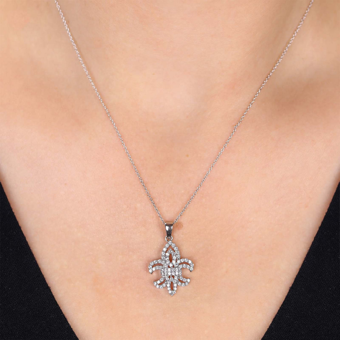 Pingente em Prata 925 Flor de Lis com Zirconias