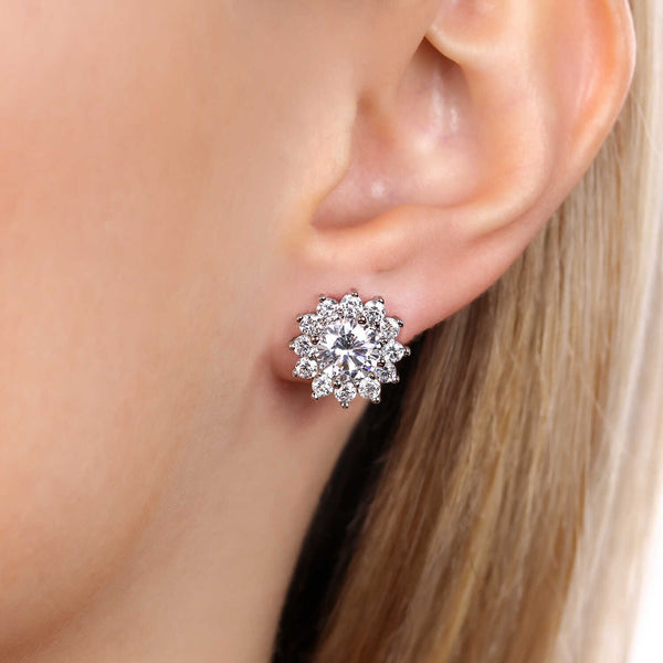Par de Brinco de Prata Flor com Zirconias Aprox. 4,42 cts