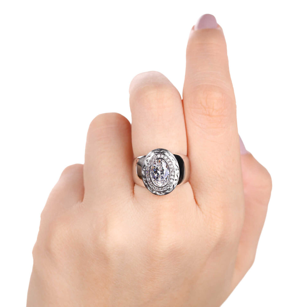 Anel de Prata Oval com Zircônias Aprox. 5,61 cts