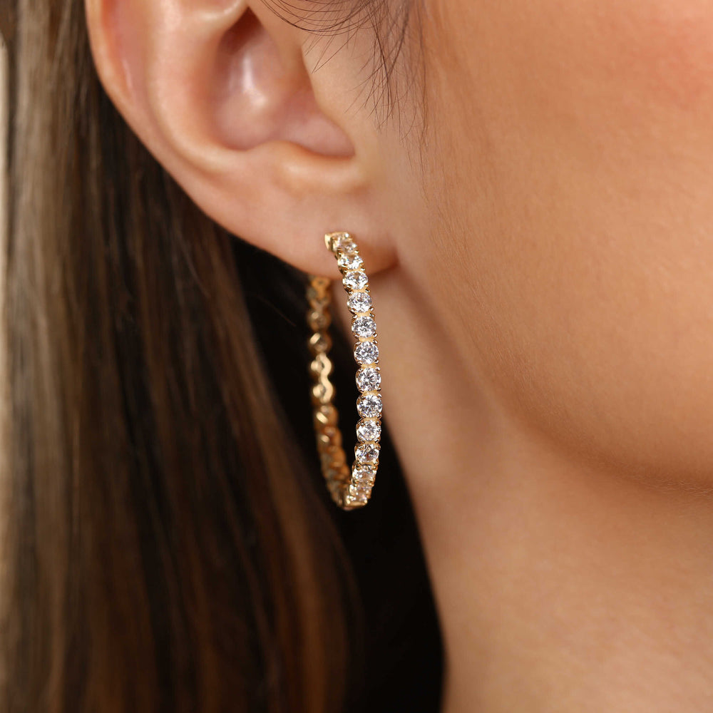 Argola em Prata 925 com Zirconias