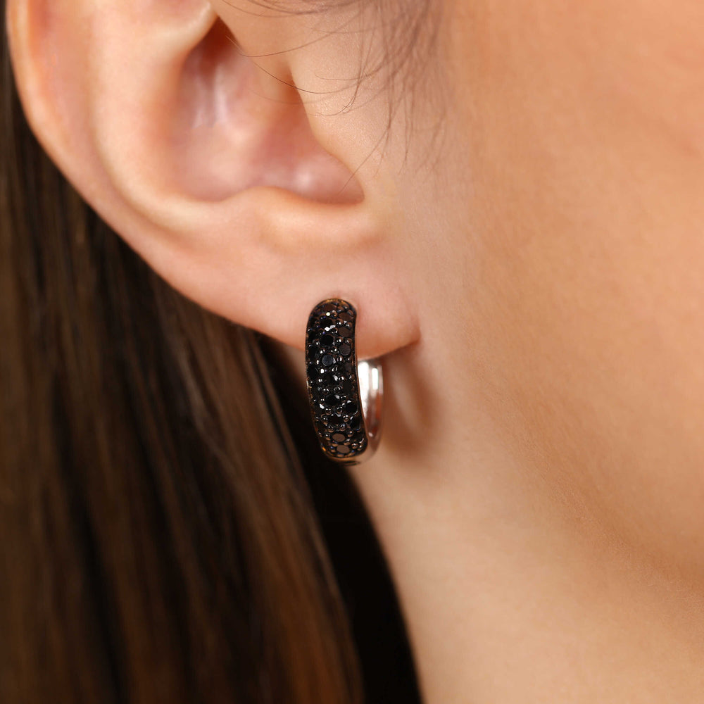 Argola em Prata 925 com Zirconias Negras